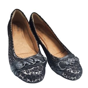 SOFTSPOTS Posie Leather Leopard Print Flats Silver/Black Sz 8.5